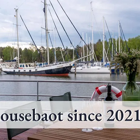 Family Hausboot Direkt An Der Hafeneinfahrt Semesterbostad *